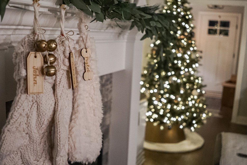 THREE DIY DESIGNER CHRISTMAS DUPES YOU CAN DO WITH GOLD SPRAY PAINT