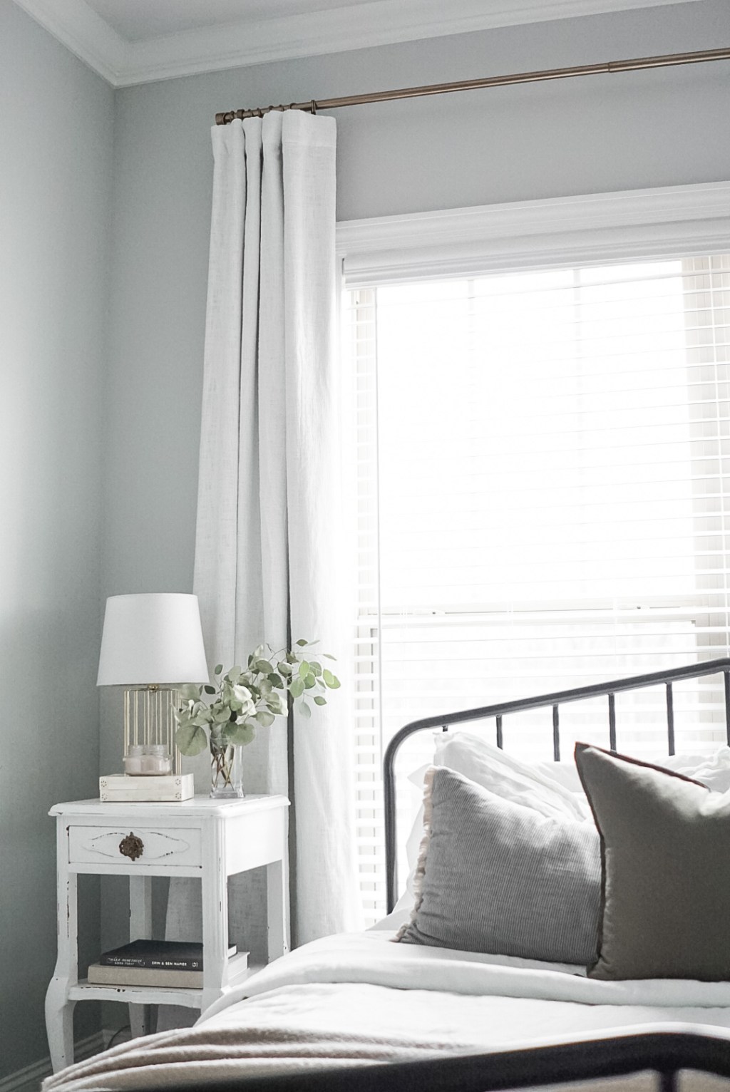 HOW TO HANG CURTAINS USING DRAPERY PINS AND RING&nbsp;CLIPS