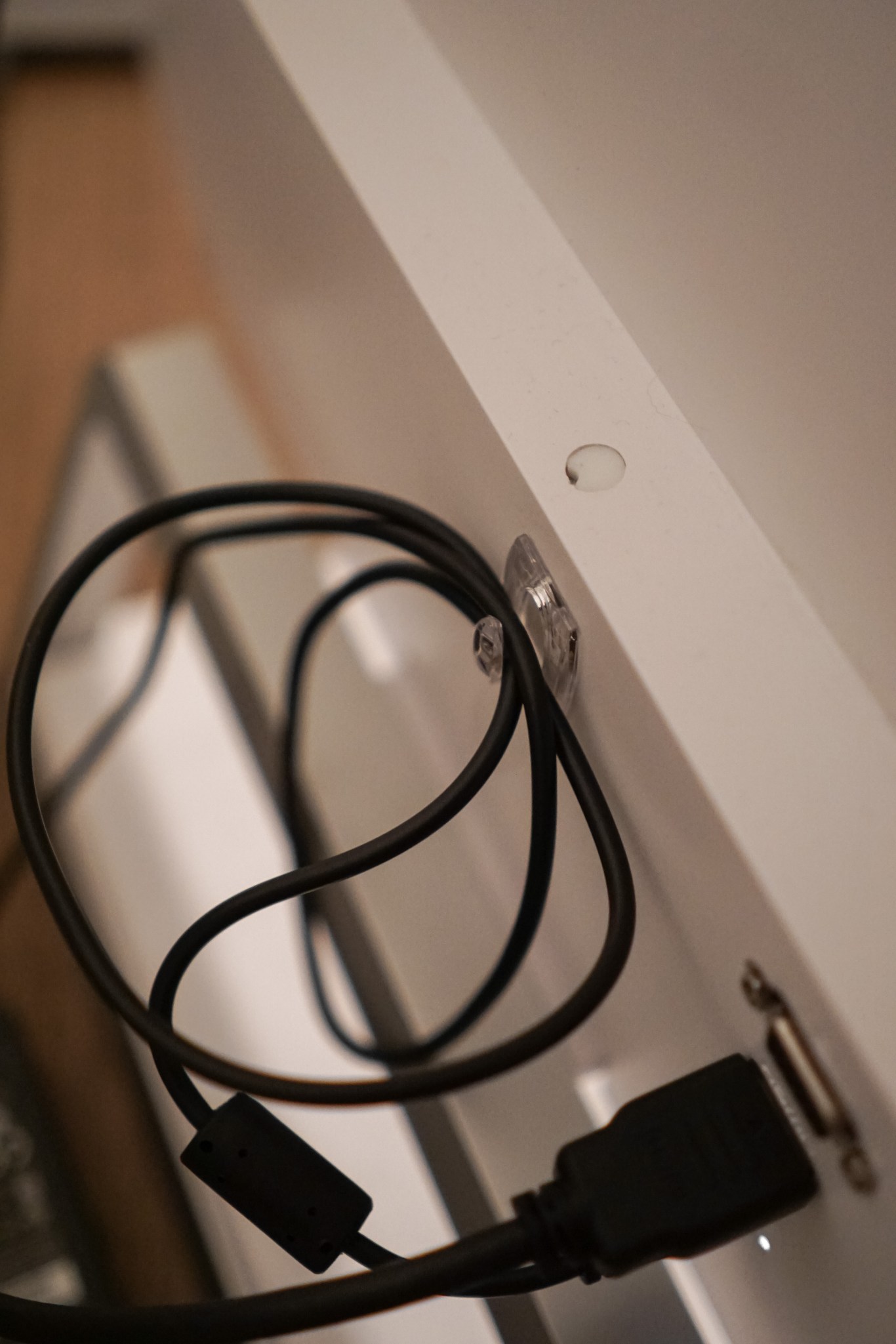 HOW TO HIDE CORDS BEHIND A DESK THAT IS AGAINST A WALL OR WINDOW – Stay ...