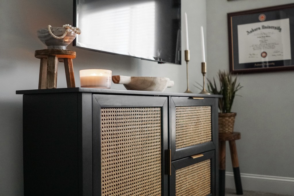 HOW TO HIDE TV CABLES INSIDE THE WALL BEHIND A MOUNTED&nbsp;TV