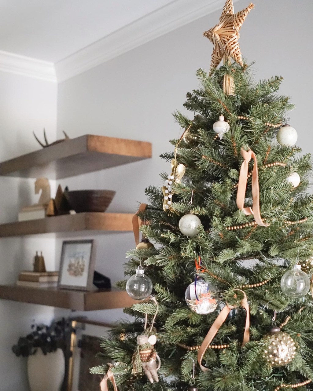 HOLIDAY HOME TOUR 2021: TIPS, TRICKS, AND INSPIRATION FOR DECKING YOUR HOME FOR THE&nbsp;HOLIDAYS